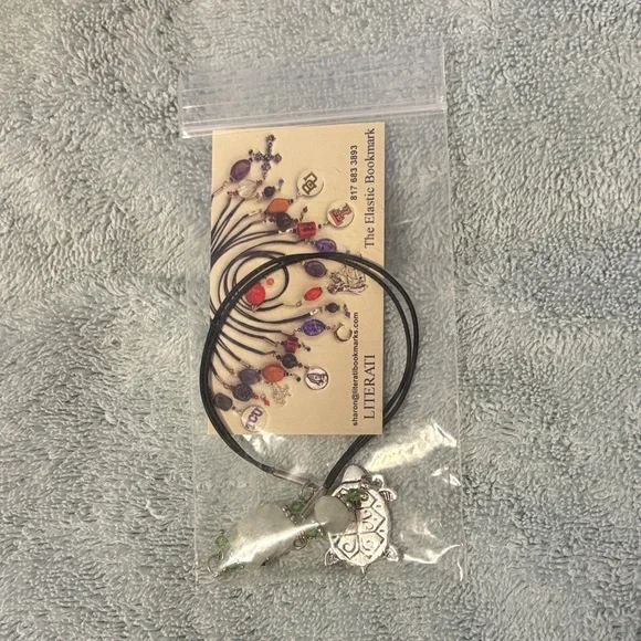 Silver Turtle with Black Elastic Bookmark - Picture 4 of 4